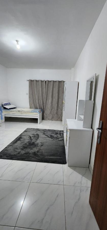 Sharing Motel Rooms อาบูดาบี ภายนอก รูปภาพ