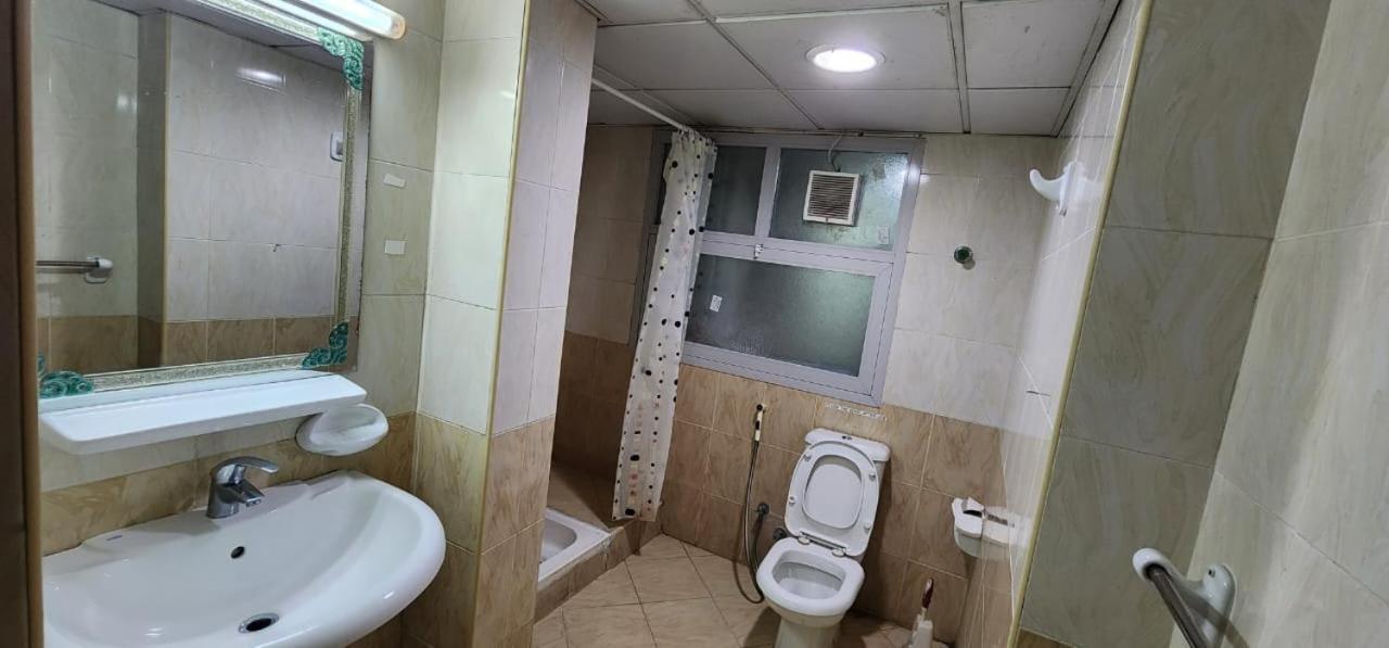 Sharing Motel Rooms อาบูดาบี ภายนอก รูปภาพ